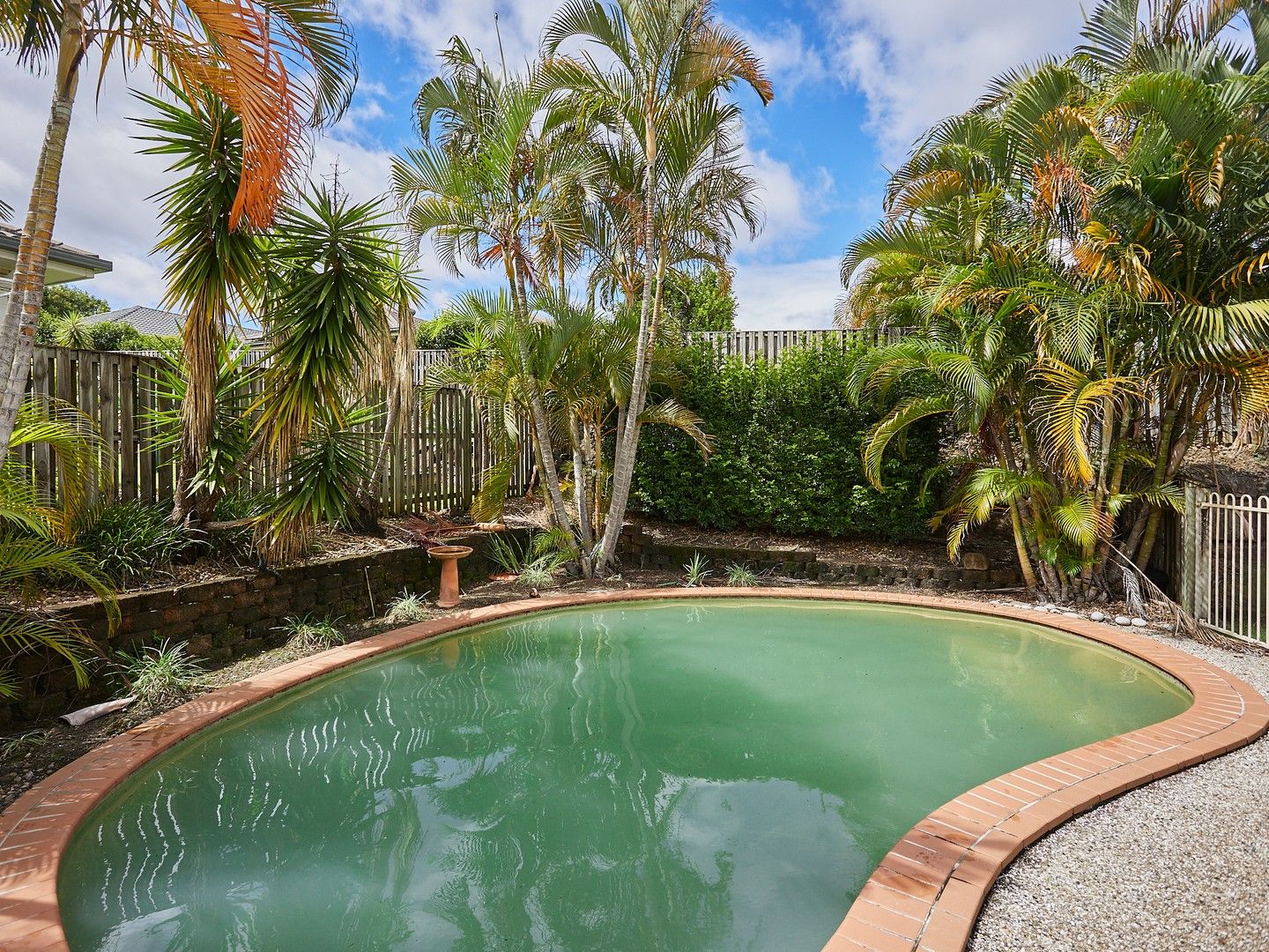 4 bedrooms House in 6 Arragan Court PACIFIC PINES QLD, 4211