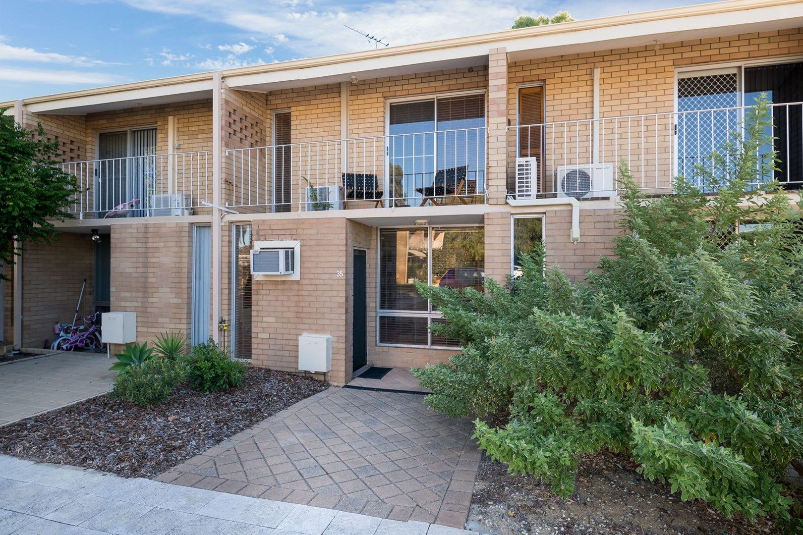 35/321 Harborne Street, Glendalough WA 6016, Image 0