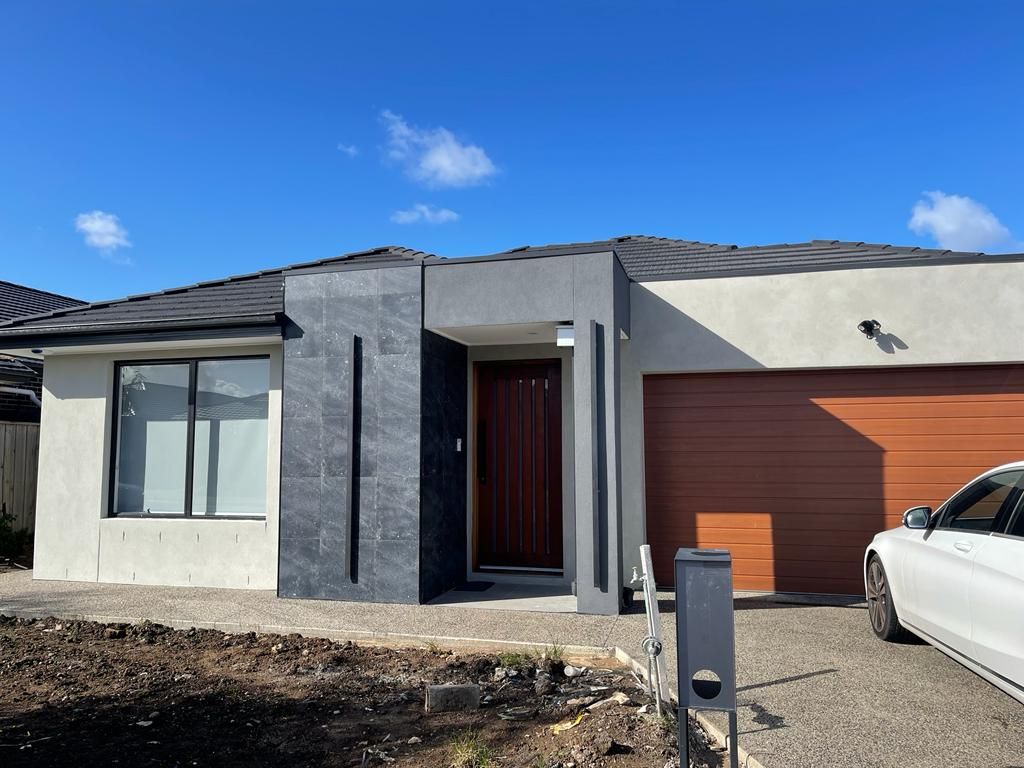 4 bedrooms House in 4 Carnaby Grove BURNSIDE VIC, 3023