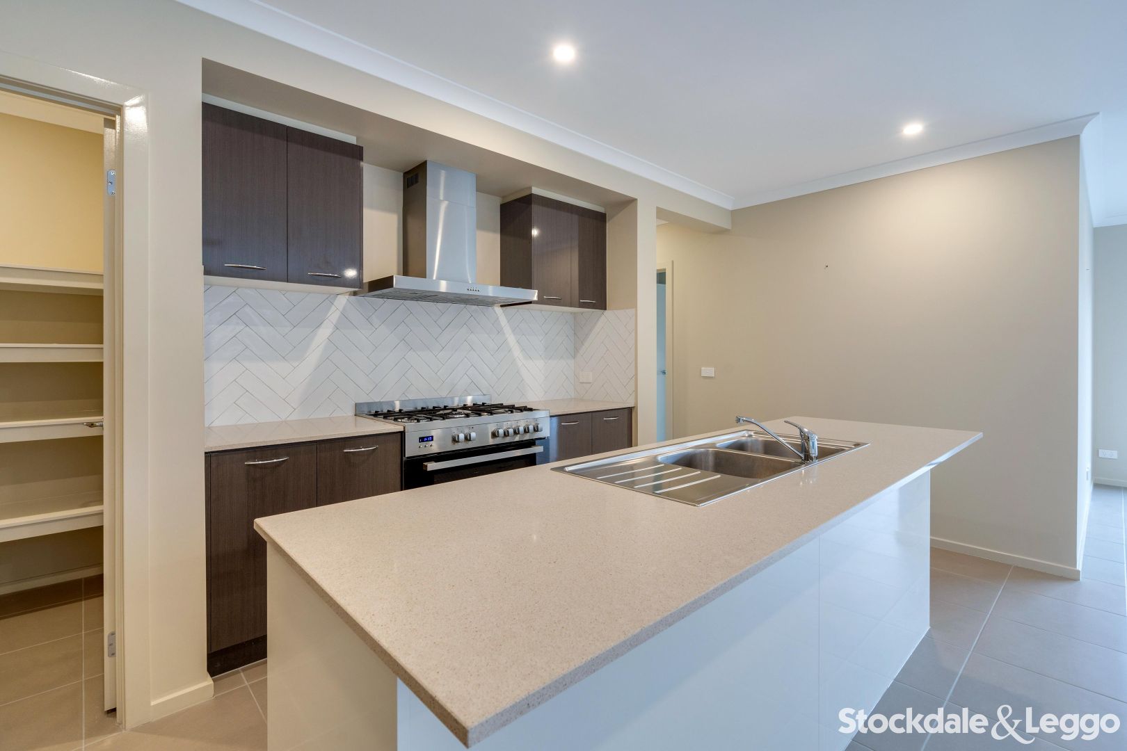 10 Gauja Street, Craigieburn VIC 3064, Image 2