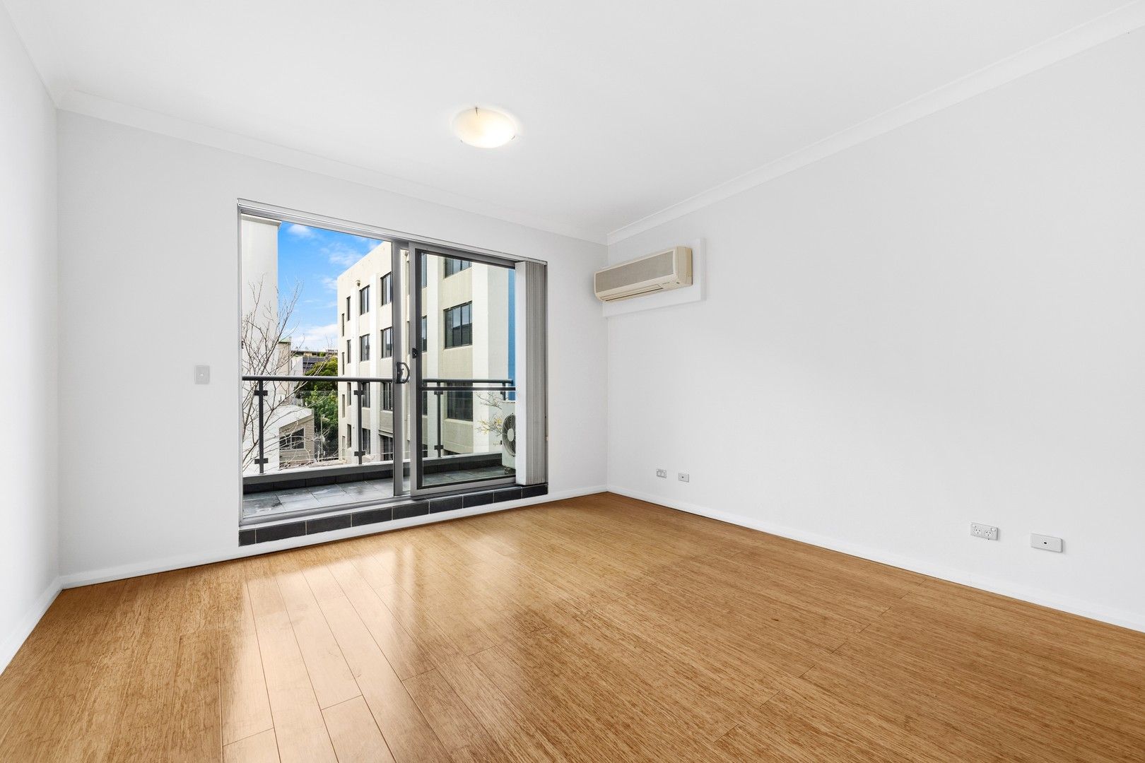 1 bedrooms Apartment / Unit / Flat in 74/8 Renwick Street REDFERN NSW, 2016
