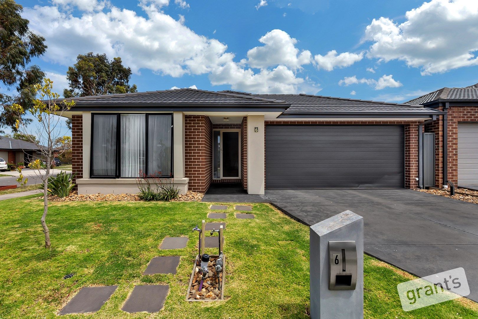 6 Lockbank Place, Cranbourne East VIC 3977, Image 0