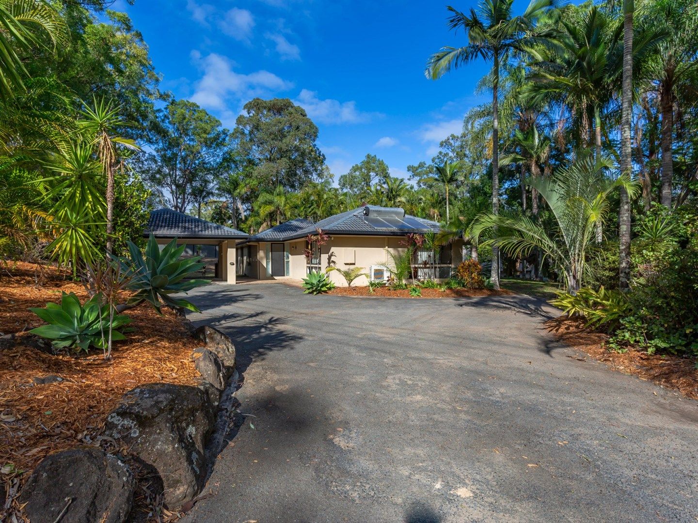 8 Piallingo St, Mudgeeraba QLD 4213, Image 0