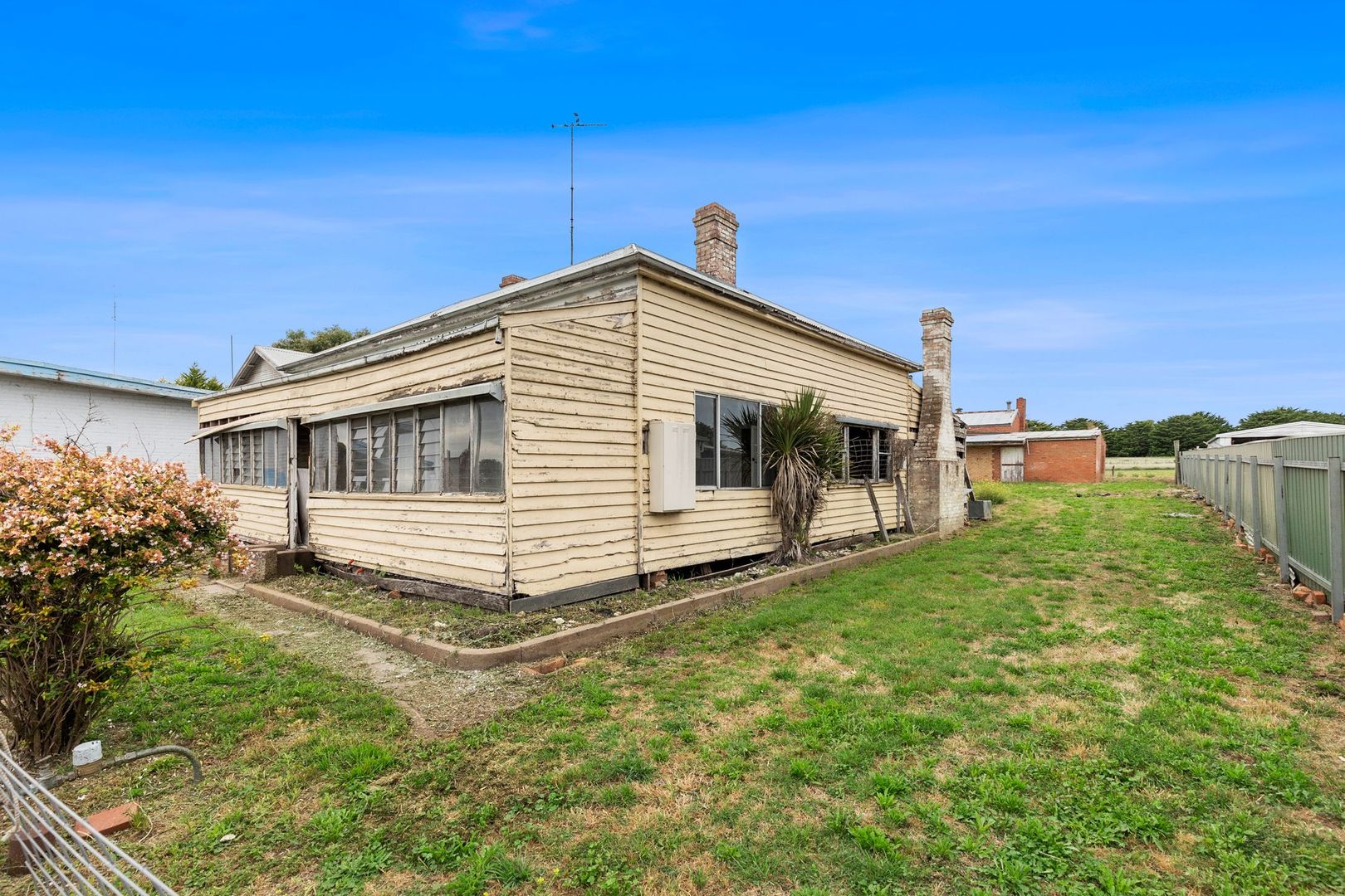 2115 Glenelg Highway, Lake Bolac VIC 3351, Image 2