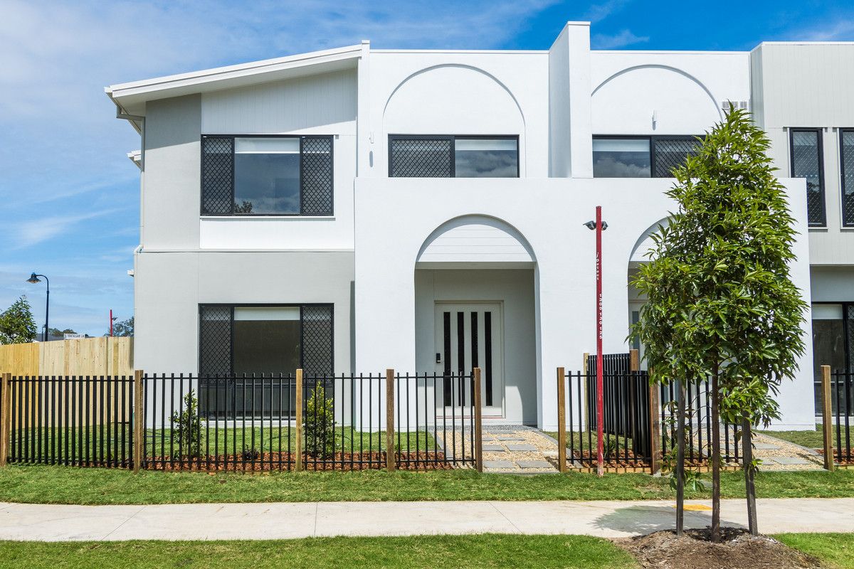 4 bedrooms Terrace in 11 Trafalgar Lane JOYNER QLD, 4500