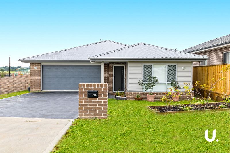 4 bedrooms House in 39 Oakhill Crescent COLEBEE NSW, 2761