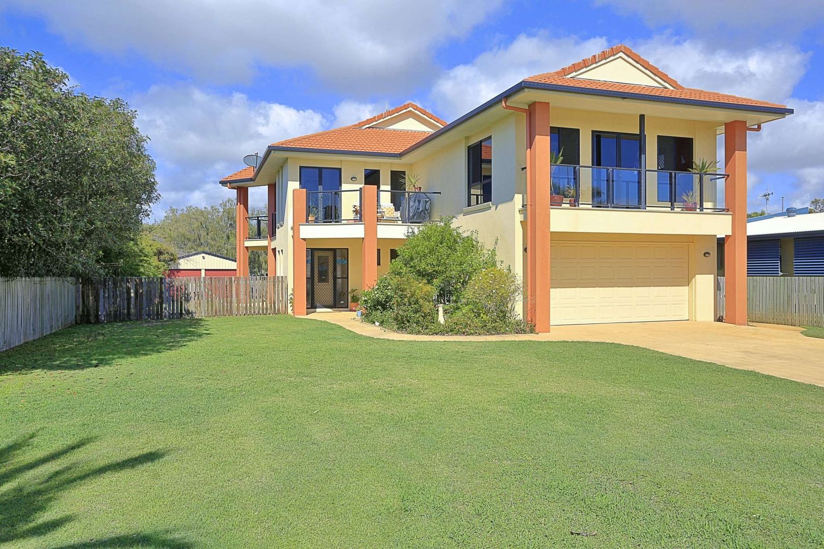 176 Barolin Esplanade, Coral Cove Property History & Address Research