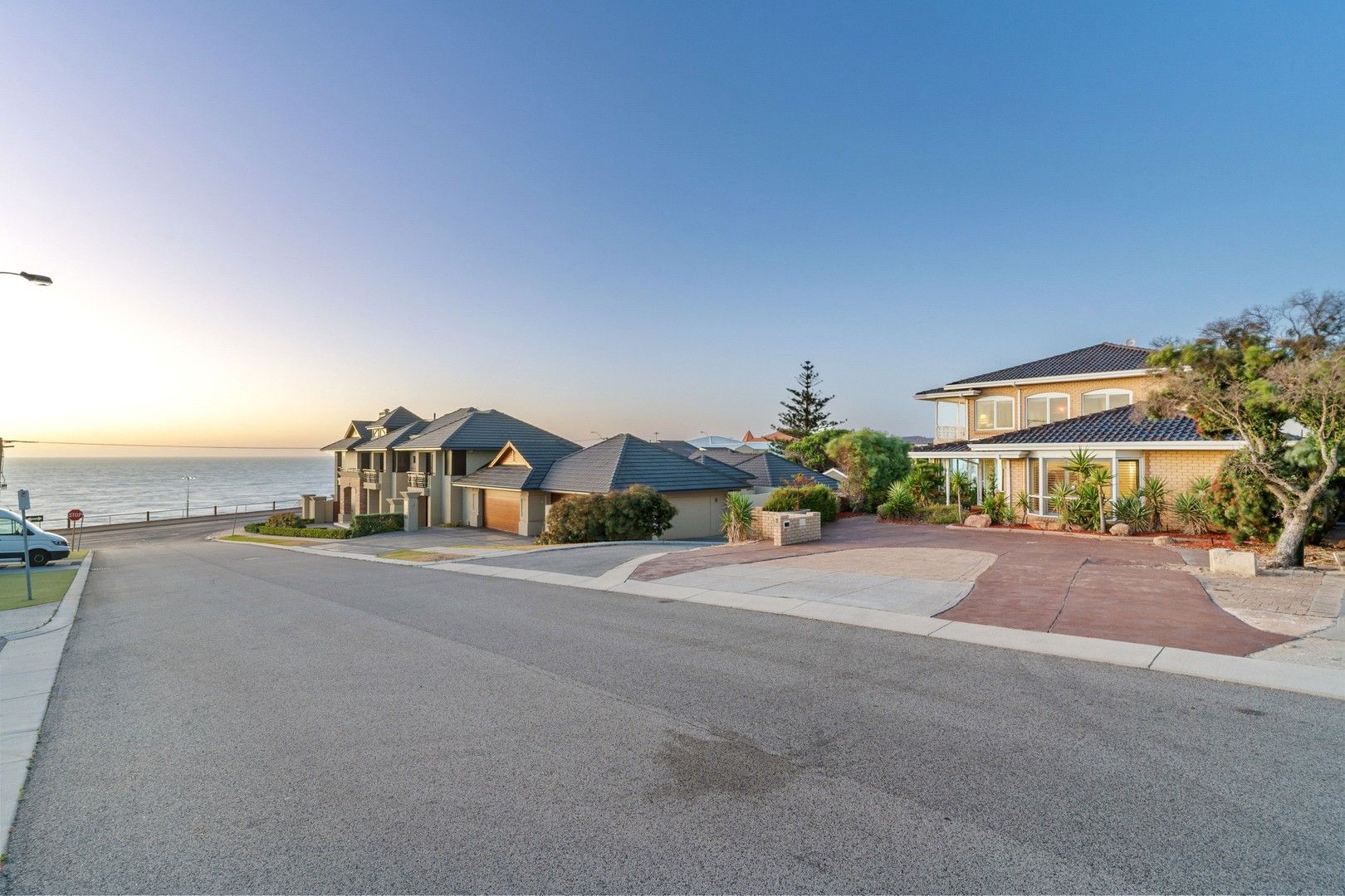 4 bedrooms House in 1 Marine Terrace SORRENTO WA, 6020