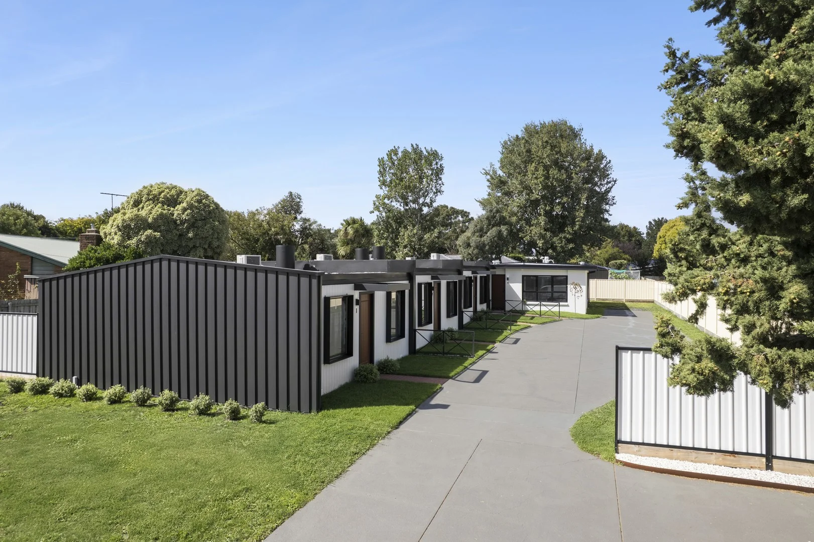 Units 1-3/31 Worcester Road, Gisborne VIC 3437