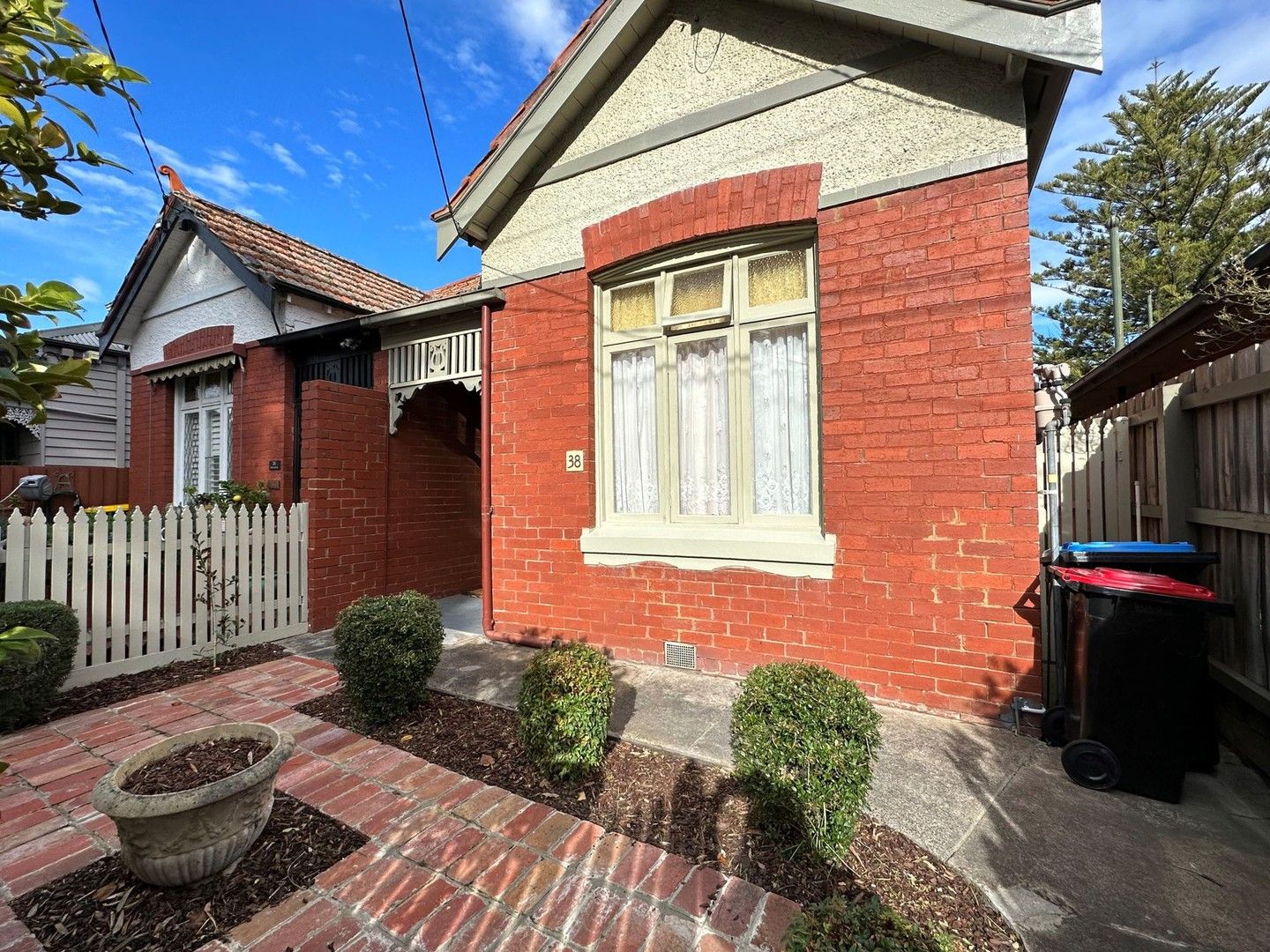 2 bedrooms House in 38 Willis Street ARMADALE VIC, 3143