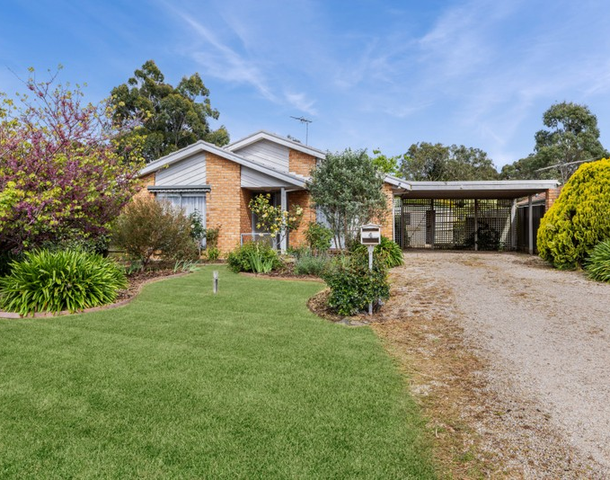 4 Citrinus Court, Romsey VIC 3434