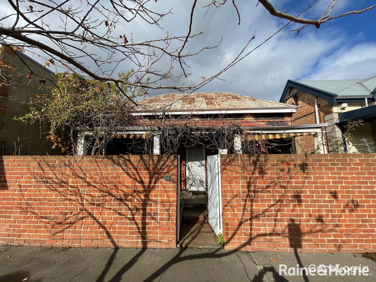 6 bedrooms House in 269 Gilbert Street ADELAIDE SA, 5000