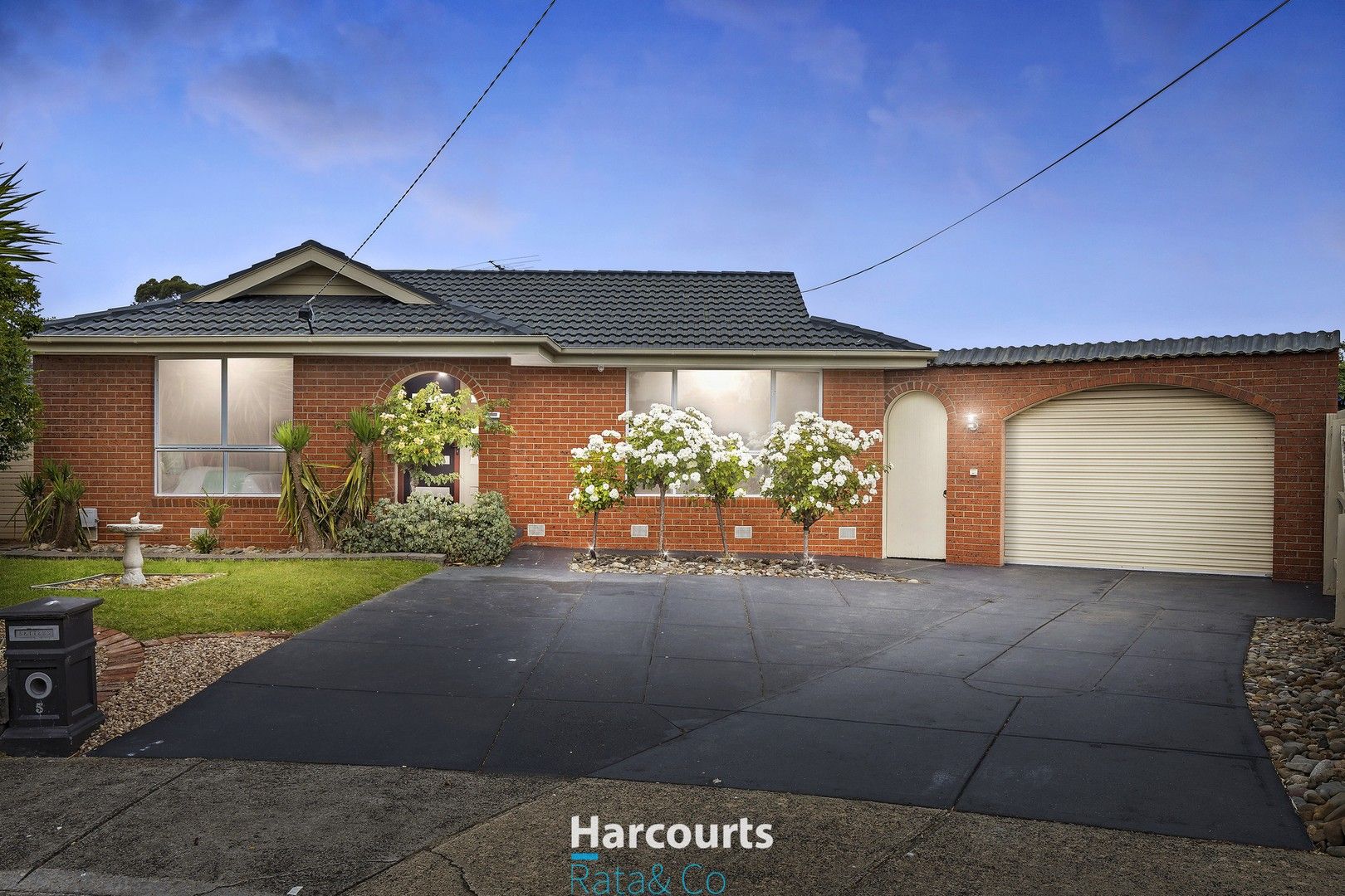 4 bedrooms House in 5 Beethoven Court BUNDOORA VIC, 3083