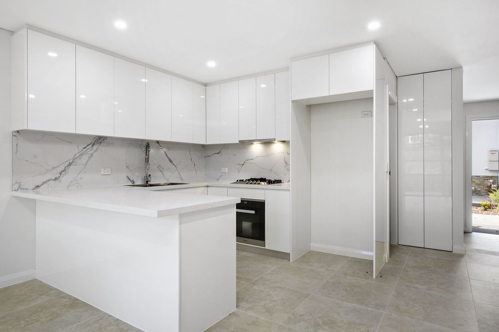TOWNHOUSE 12/7-11 COLLEGE CRESCENT, St Ives NSW 2075, Image 2