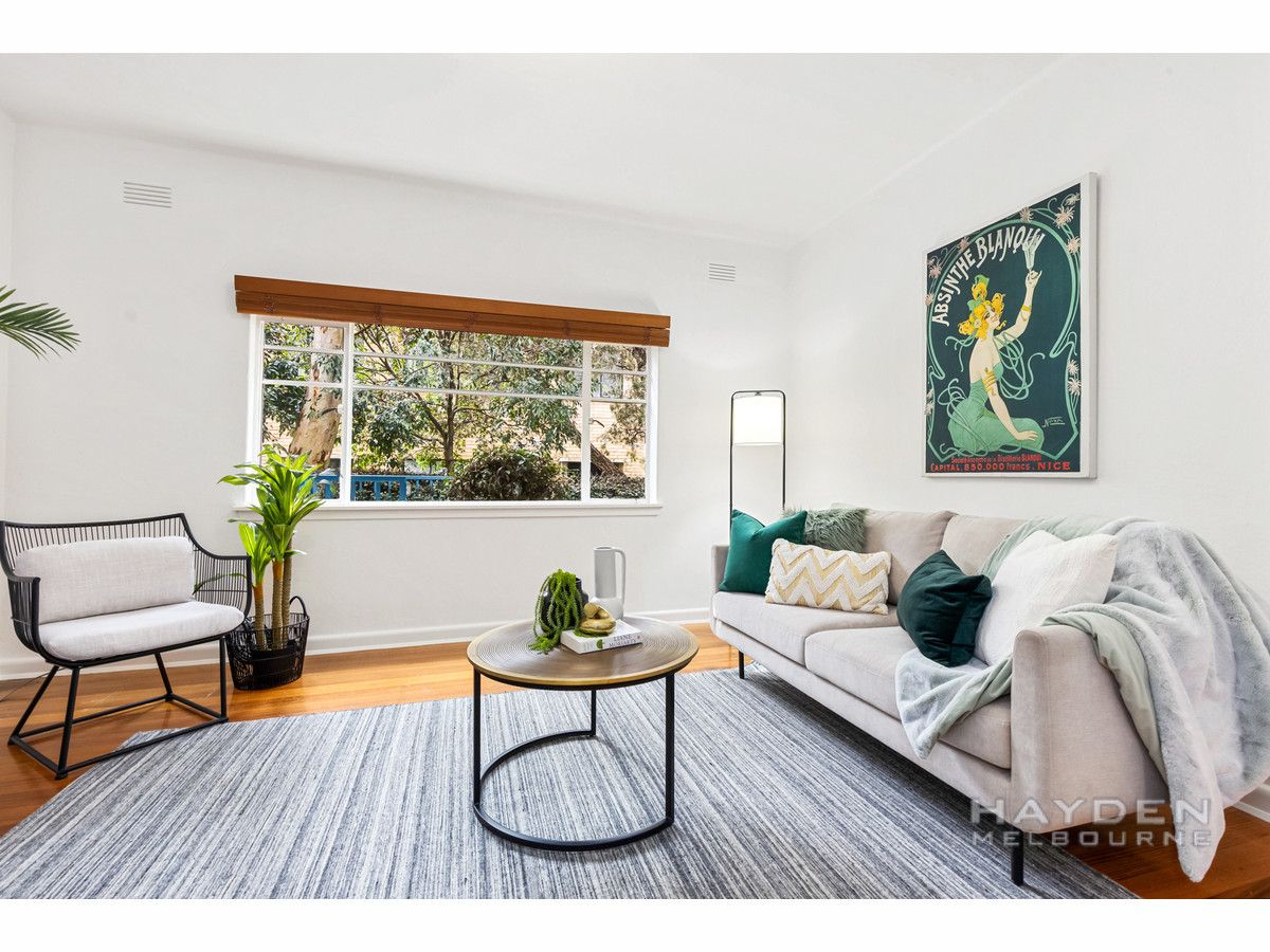 2 bedrooms Apartment / Unit / Flat in Unit 2/3 Bundalohn Court ELWOOD VIC, 3184