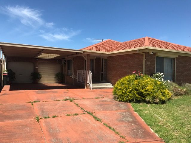 3 bedrooms House in 100 Malmsbury Drive MEADOW HEIGHTS VIC, 3048