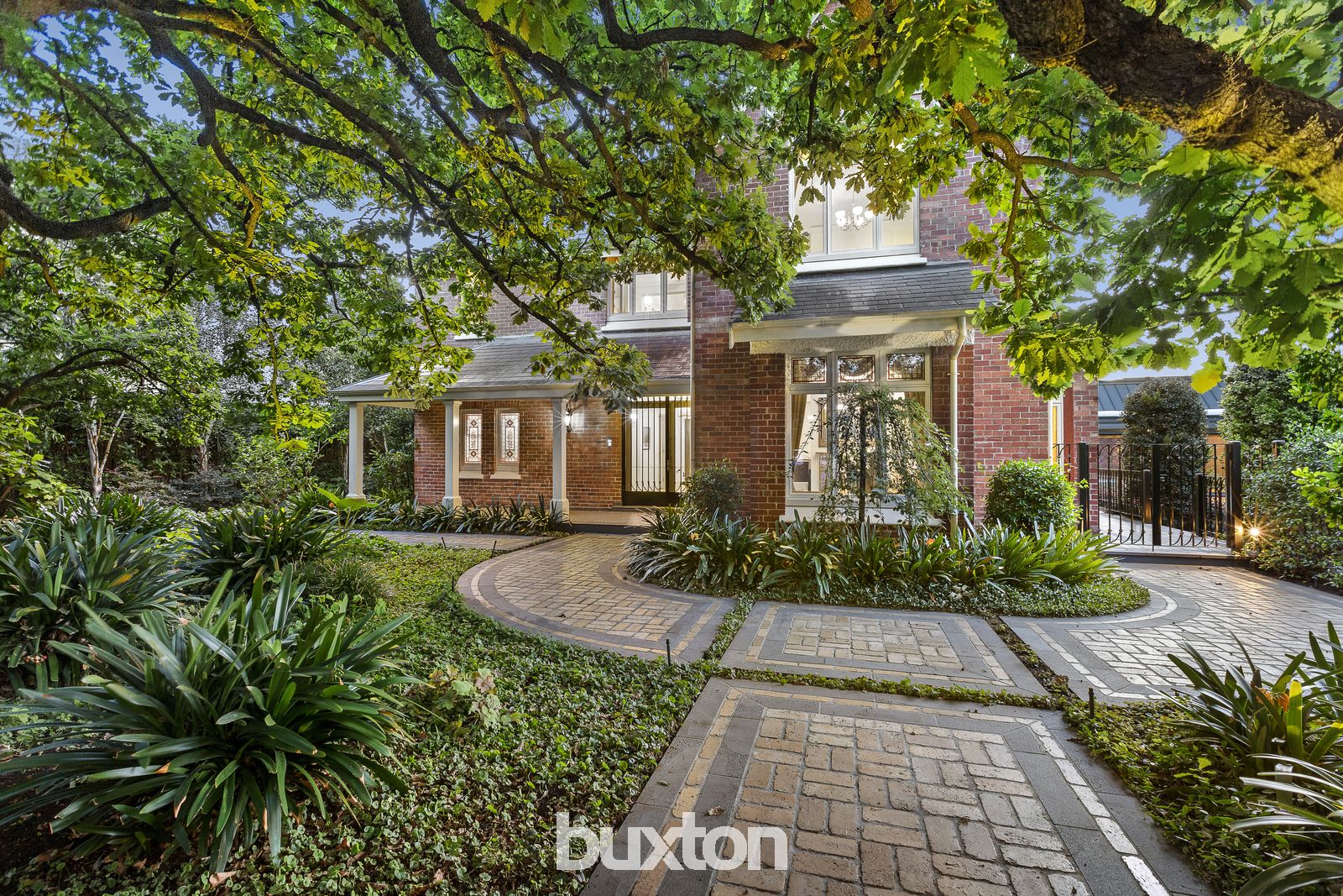 8 Black Street, Brighton VIC 3186, Image 2