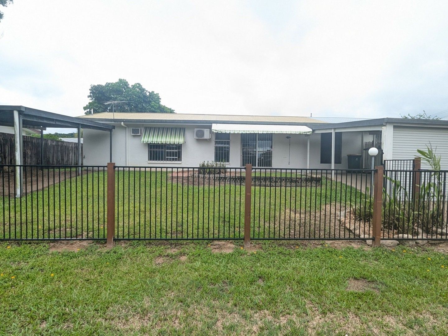3 bedrooms Apartment / Unit / Flat in 2/113 Jensen Street WHITFIELD QLD, 4870
