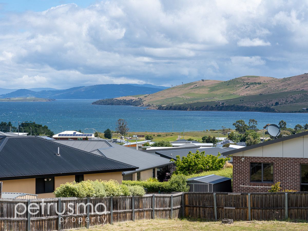 99 Oakdowns Parade, Oakdowns TAS 7019, Image 1