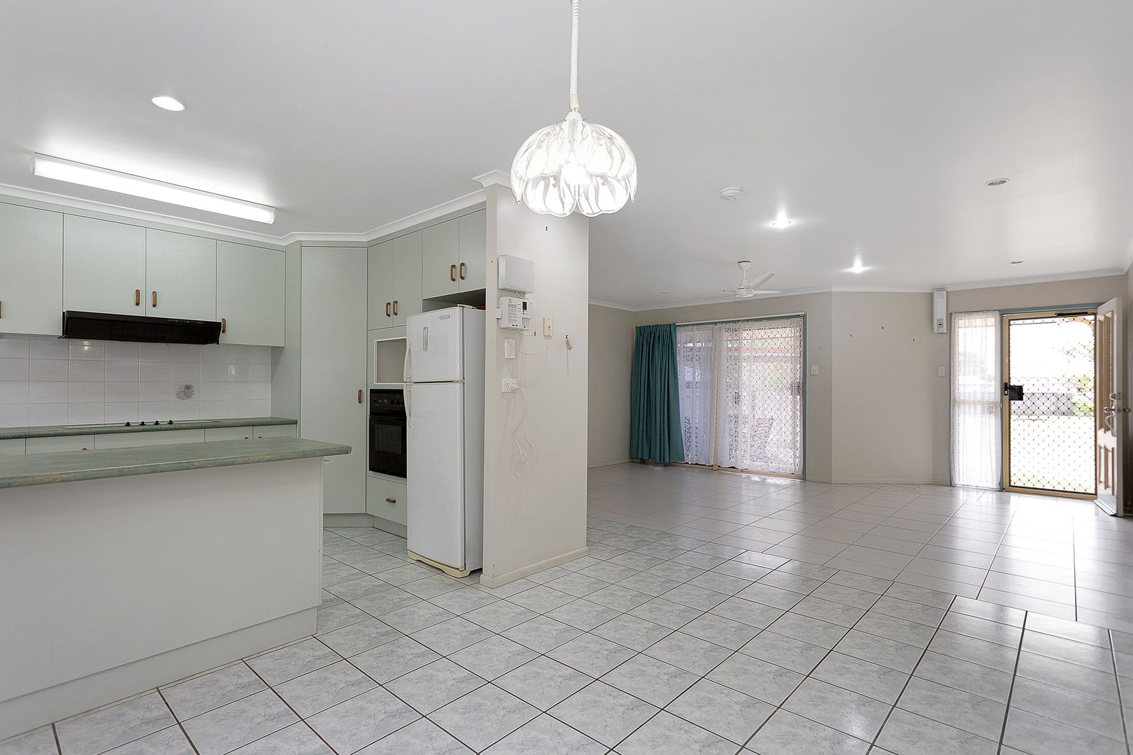 2/2 Sneyd Street, West Mackay QLD 4740, Image 2