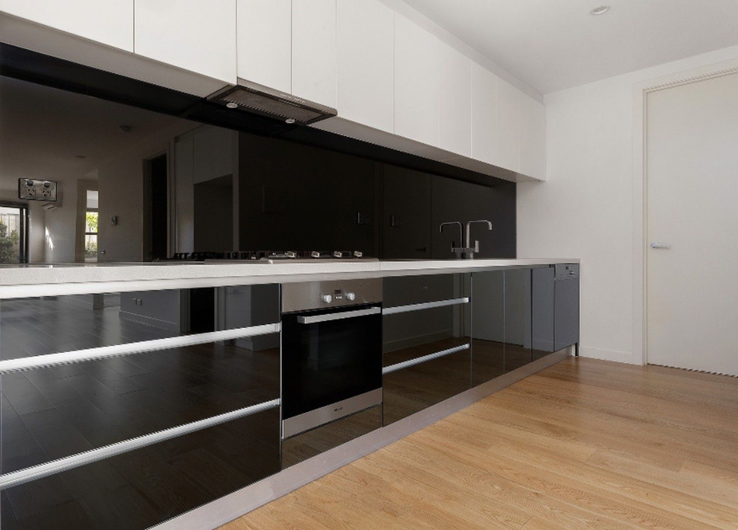 2 bedrooms Apartment / Unit / Flat in 4/409 Hawthorn Road CAULFIELD SOUTH VIC, 3162