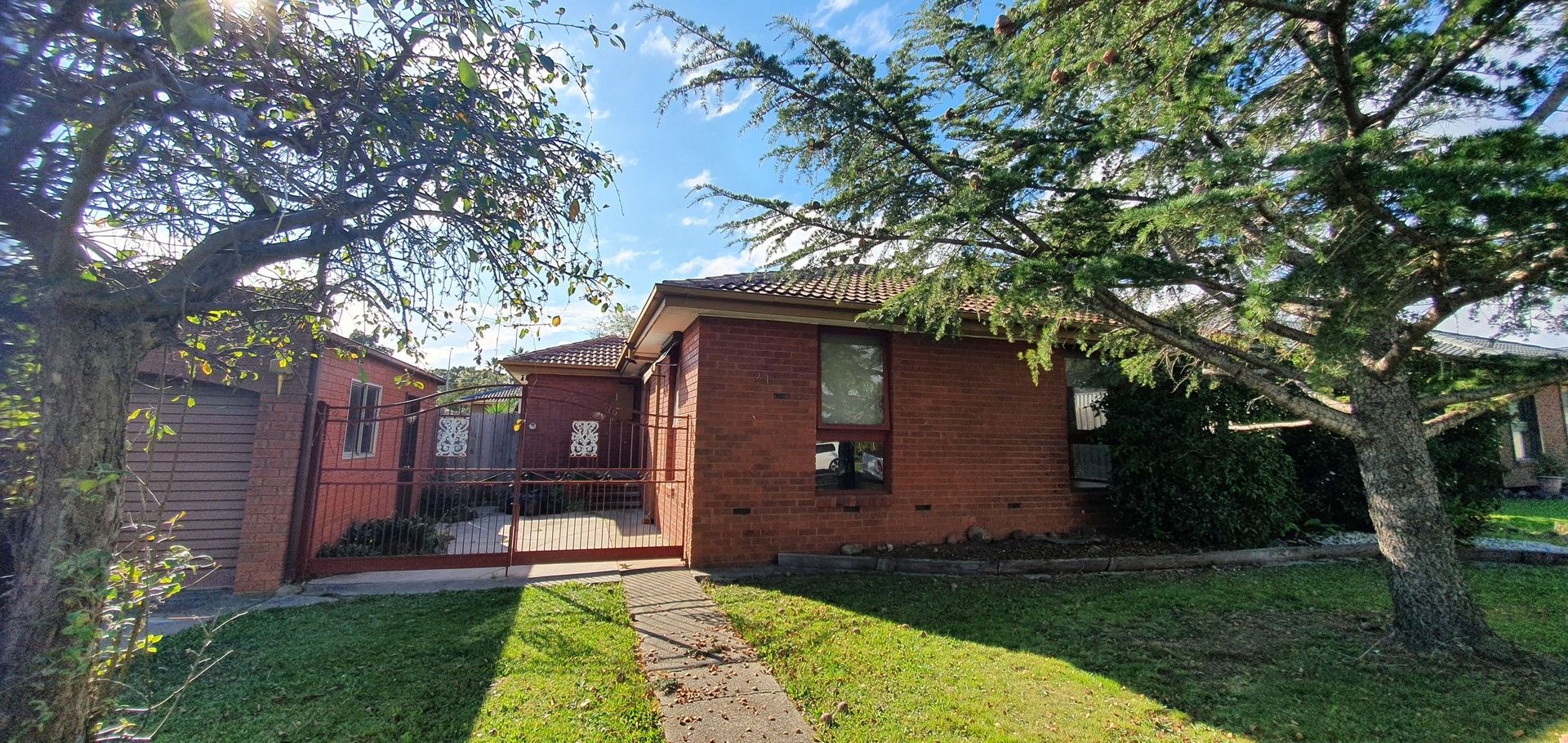4 bedrooms House in 24 Madigan Crescent MILL PARK VIC, 3082