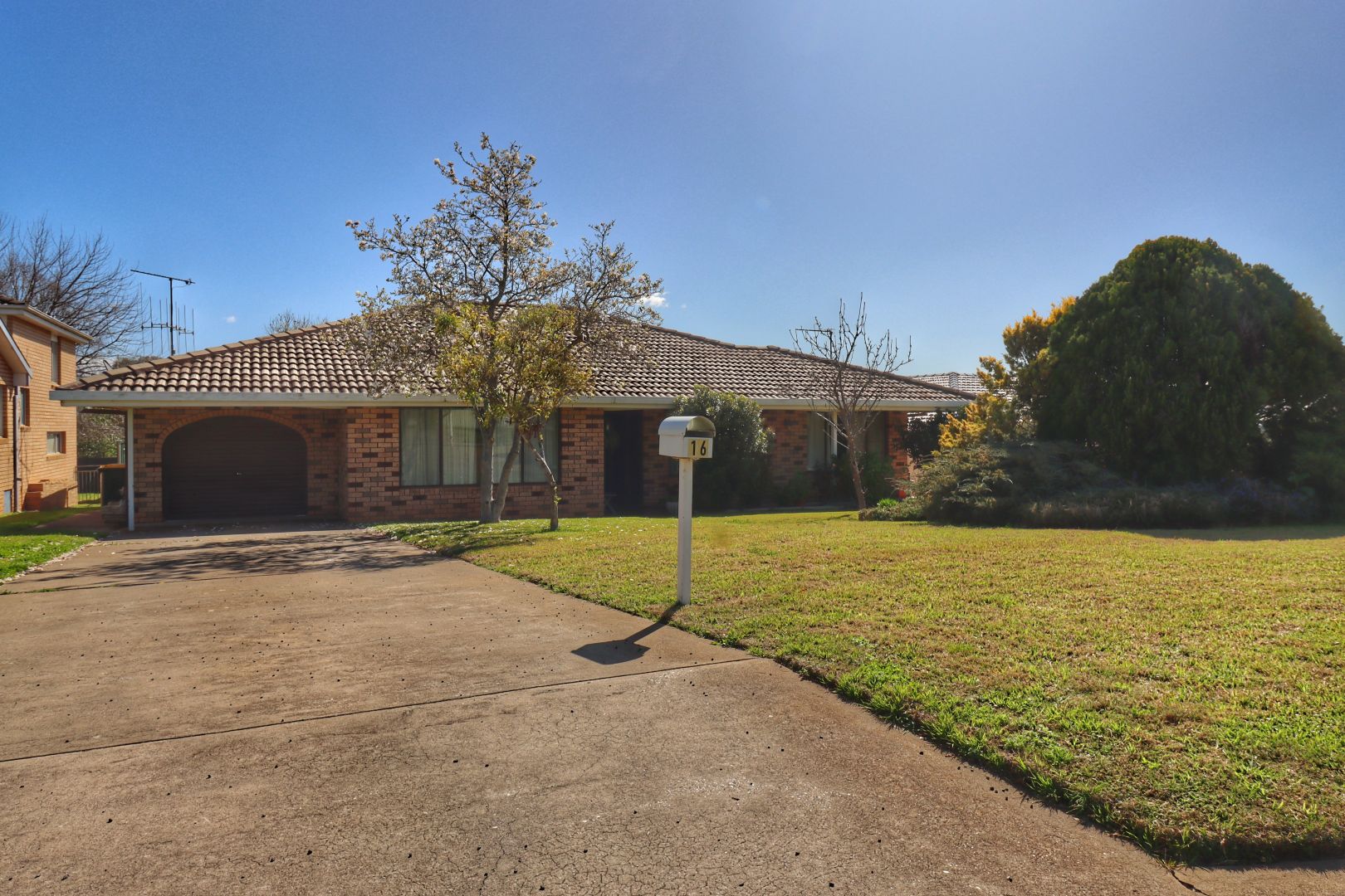 16 Elizabeth Avenue, Cowra Property History & Address Research Domain