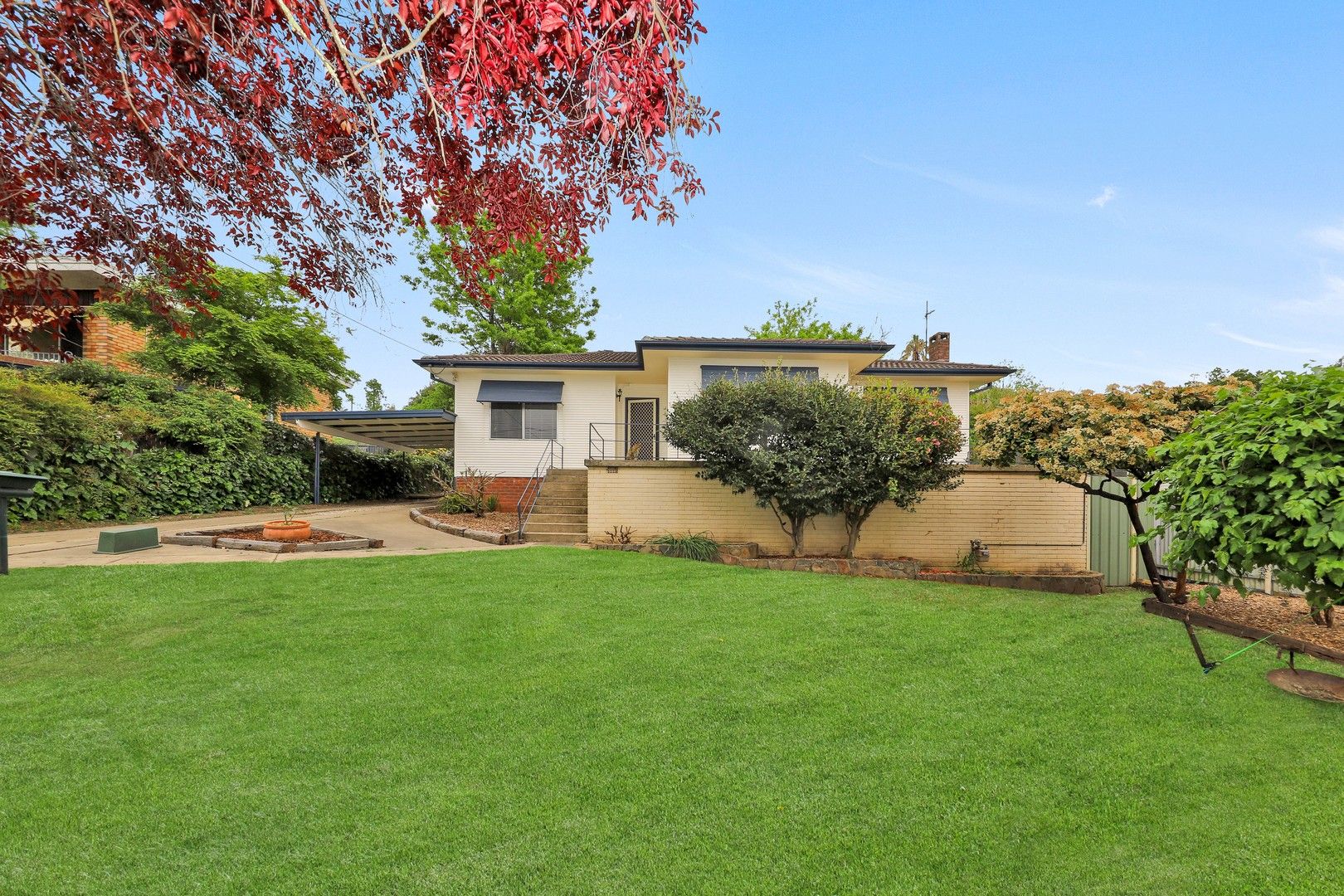 3 bedrooms House in 1 Highland Avenue TUMUT NSW, 2720