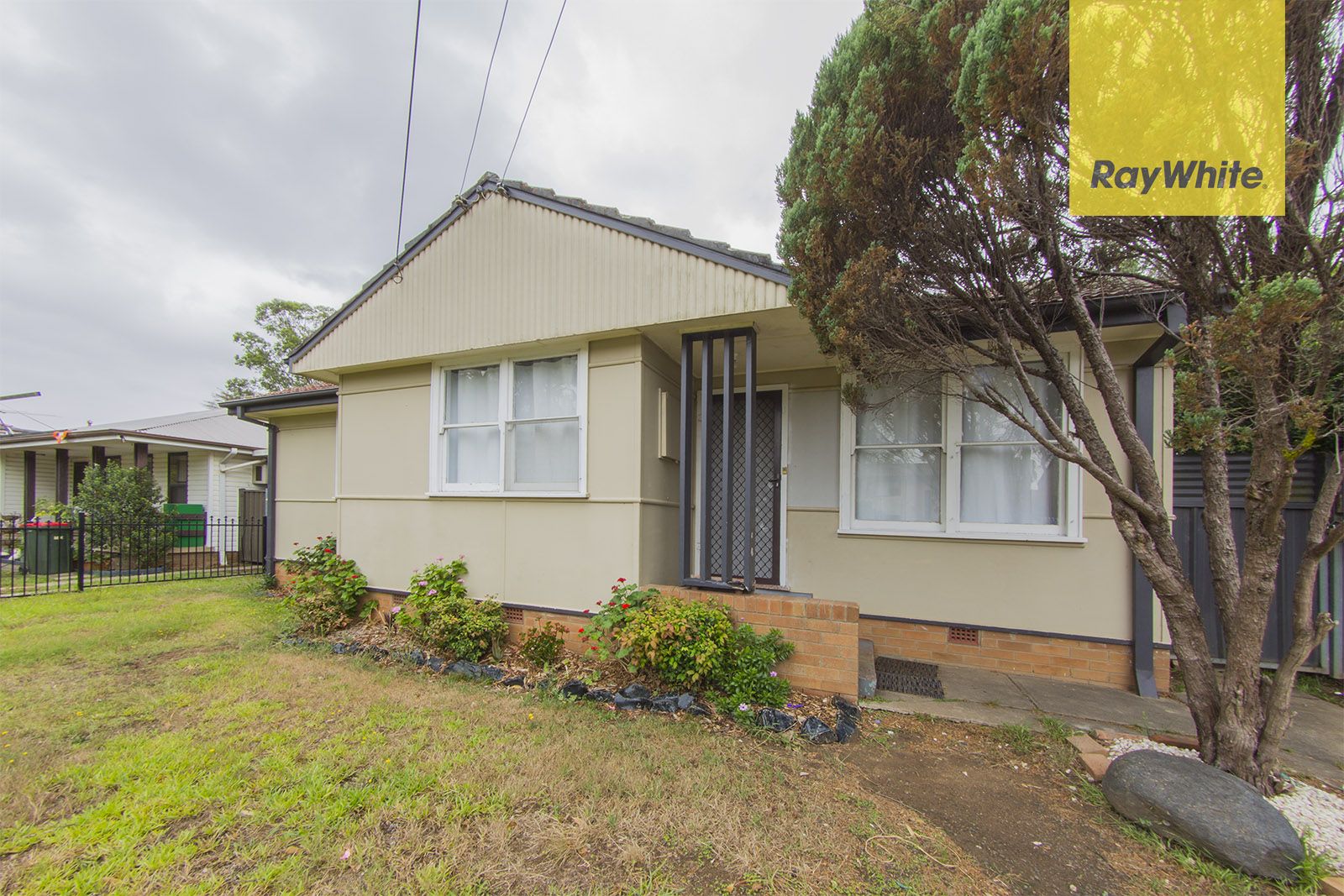 3 bedrooms House in 48 Waikanda Crescent WHALAN NSW, 2770