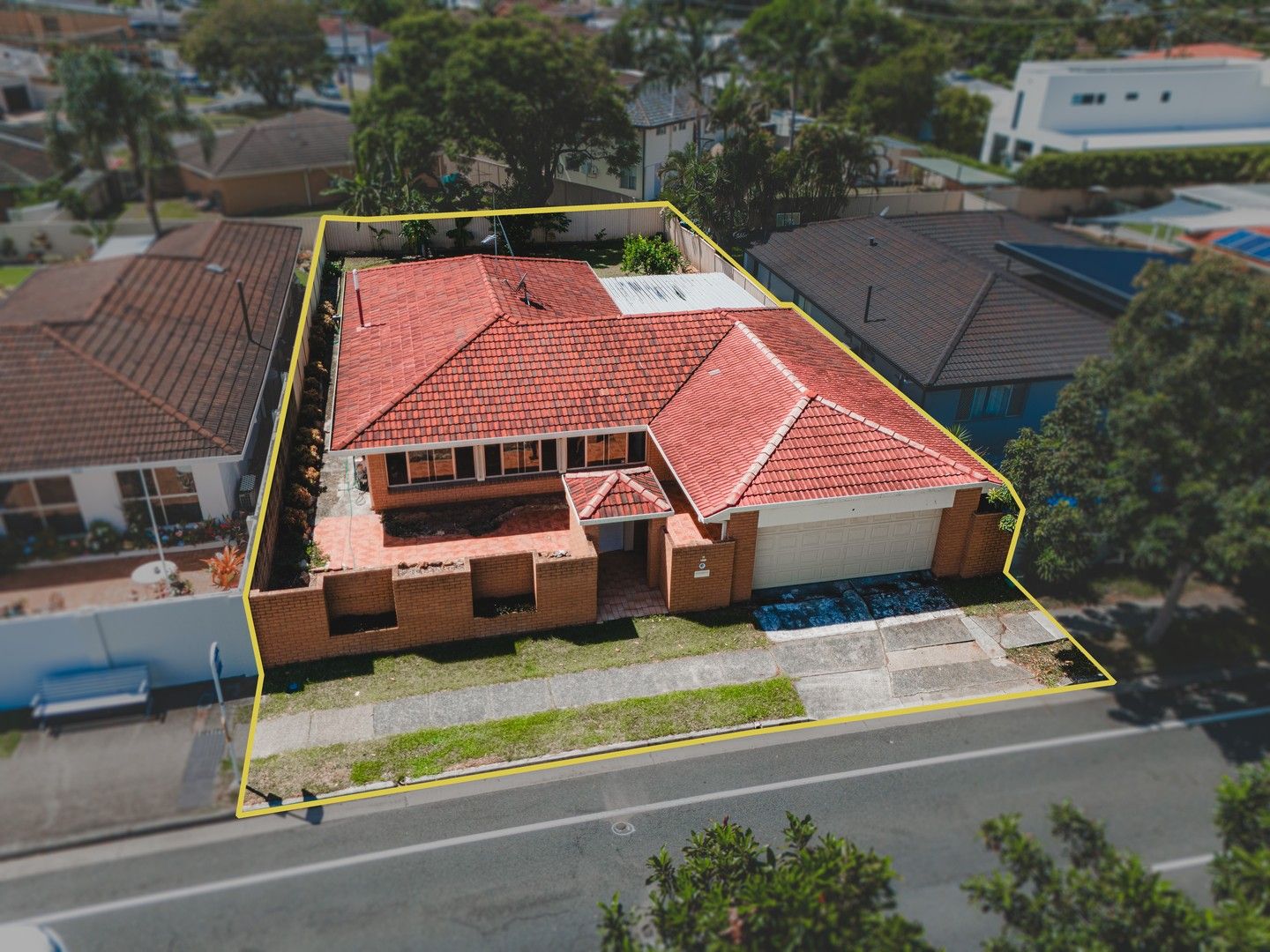 3 bedrooms House in 110 Sunshine Boulevard MERMAID WATERS QLD, 4218