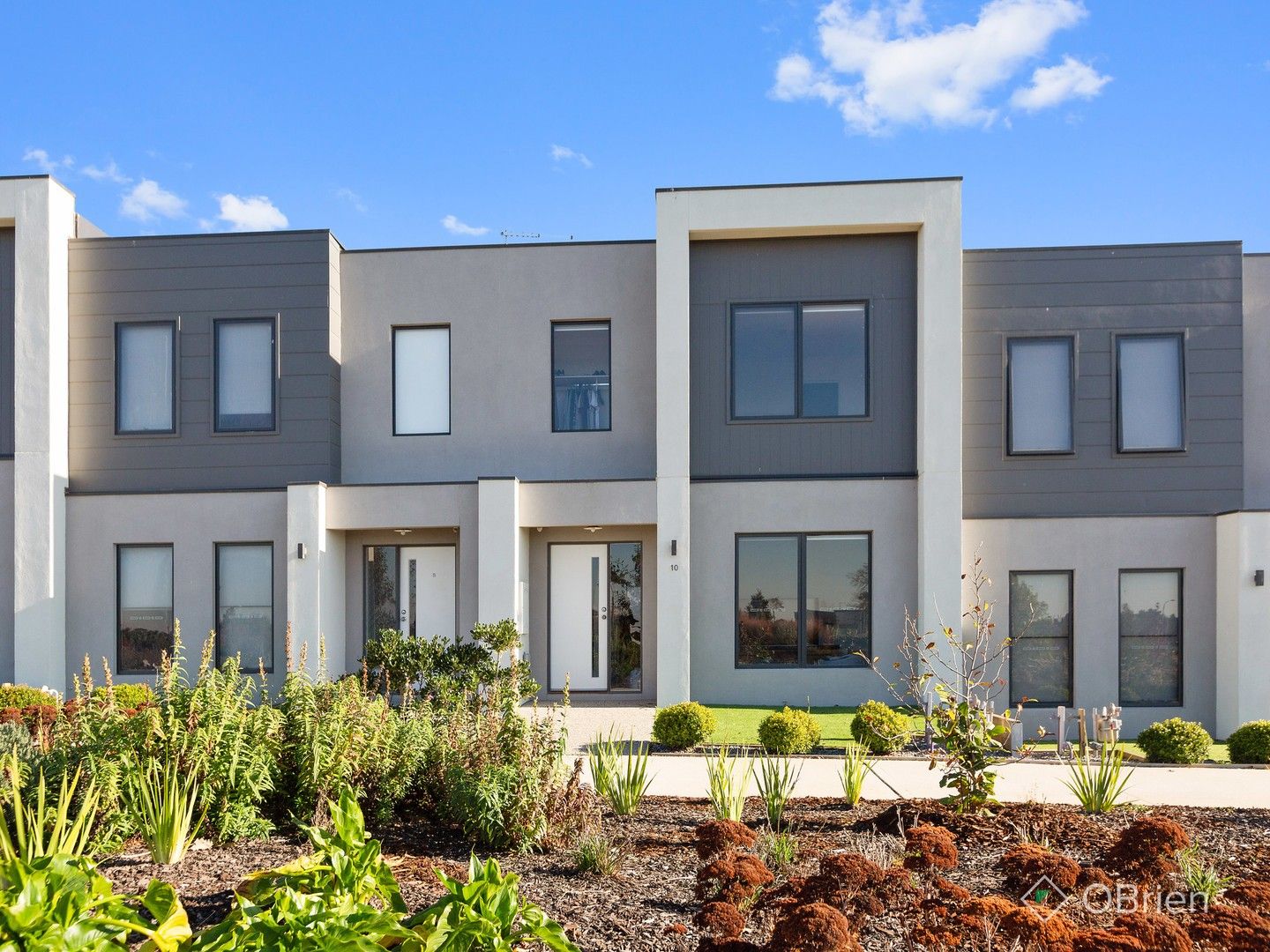 3 bedrooms Townhouse in 10 Cinnabar Lane BOTANIC RIDGE VIC, 3977