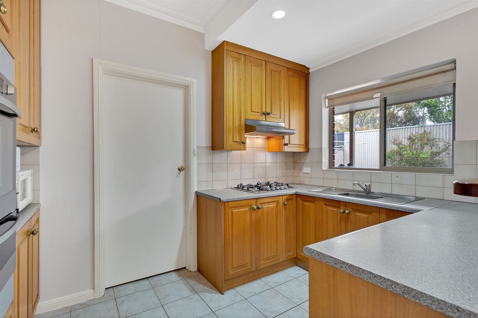 2/6 Brenchley Grove, Kingswood SA 5062, Image 2