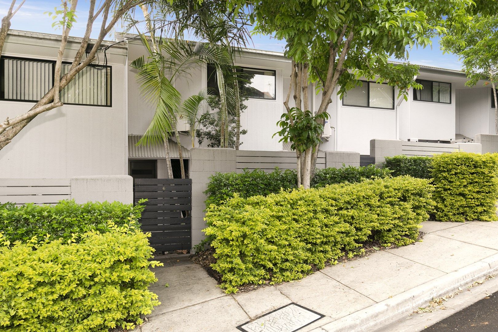 2 bedrooms Townhouse in 6/4 Cowlishaw Street BOWEN HILLS QLD, 4006