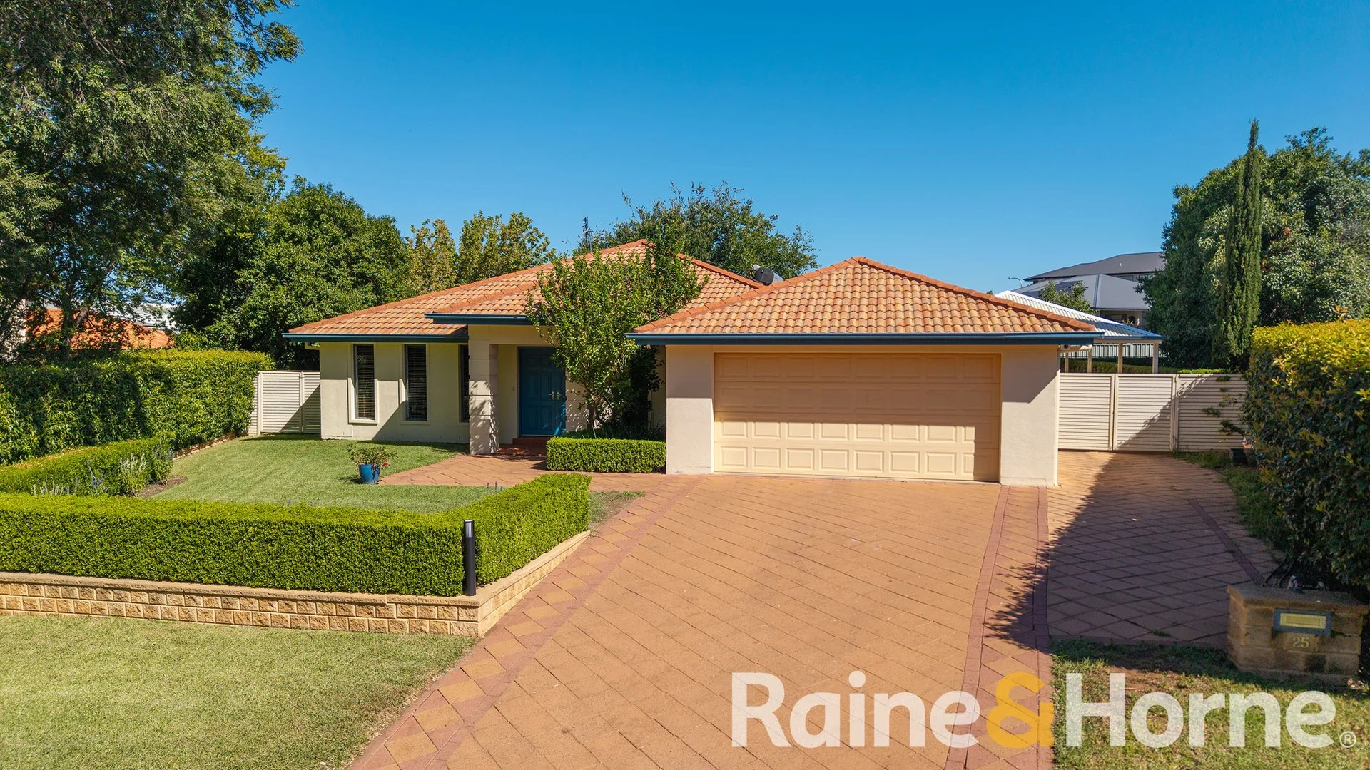 25 Hillcrest Place, Dubbo NSW 2830