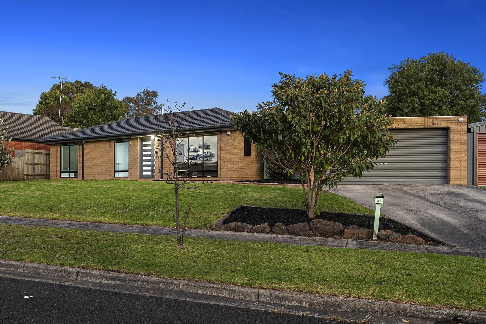 3 bedrooms House in 21 Eildon Road ENDEAVOUR HILLS VIC, 3802