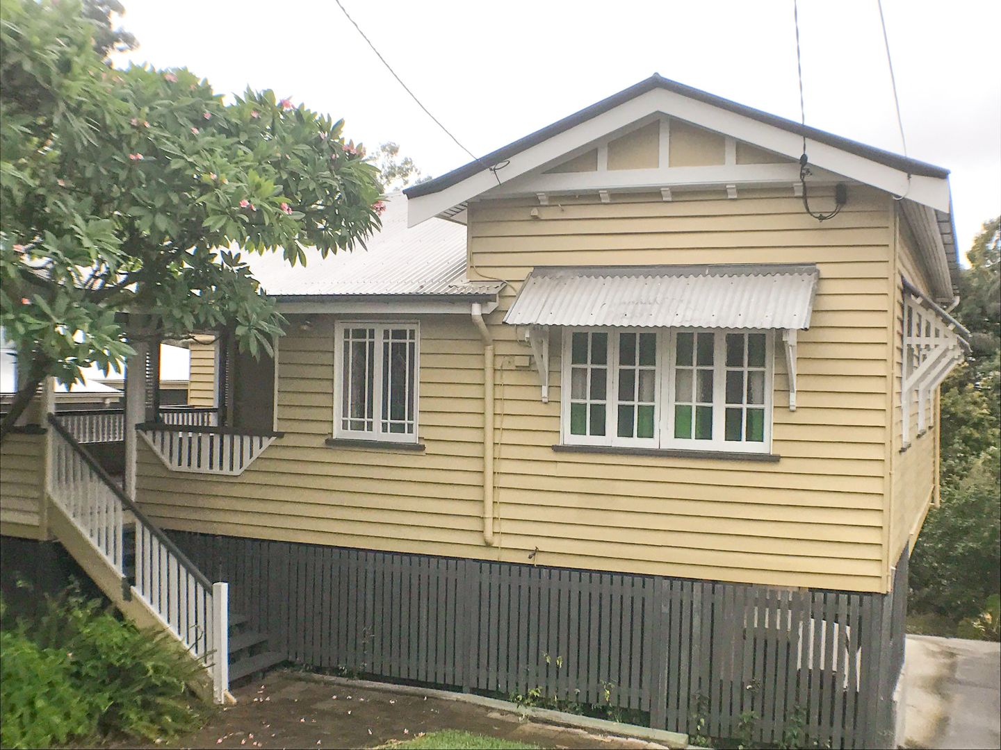 4 bedrooms House in 27 Hawthorn  Terrace RED HILL QLD, 4059