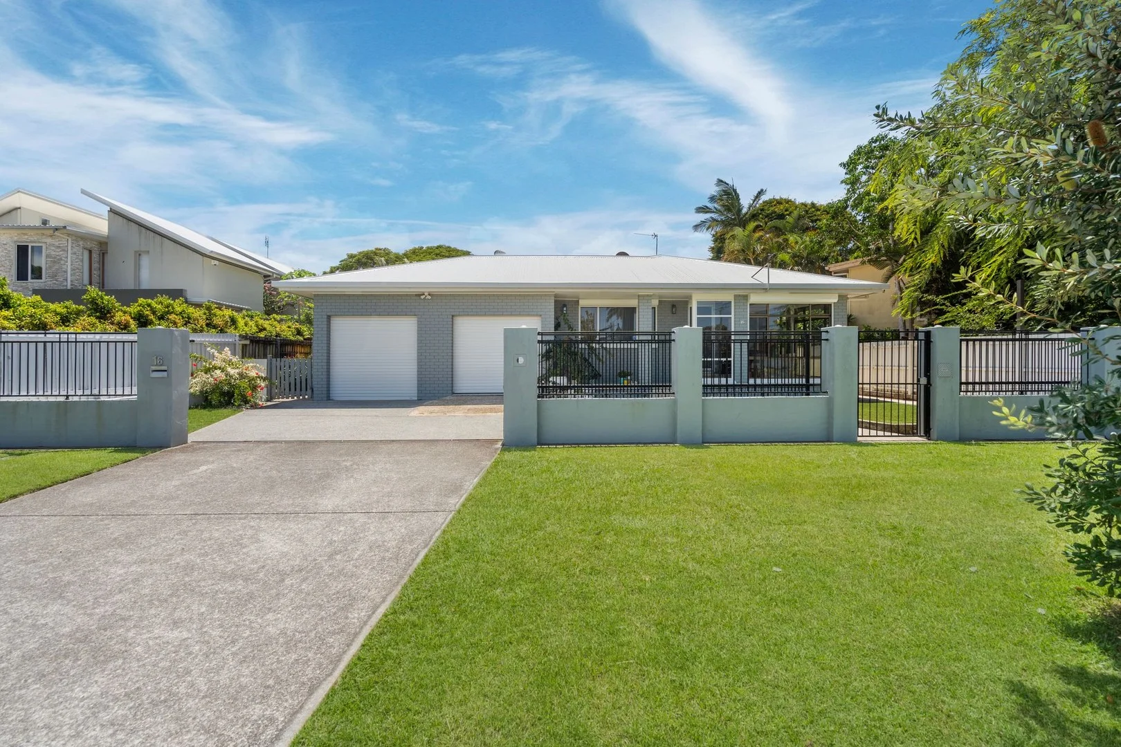 16 Dunnes Avenue, Hope Island QLD 4212