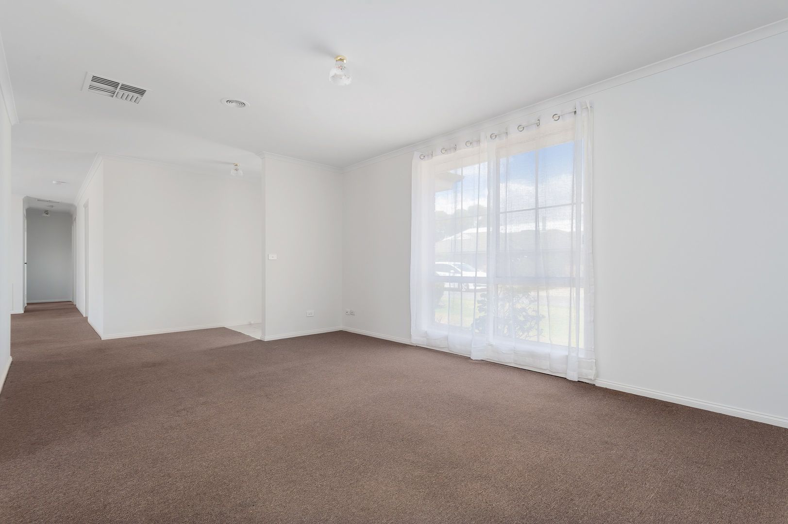 3 Capri Court, Pakenham VIC 3810, Image 2