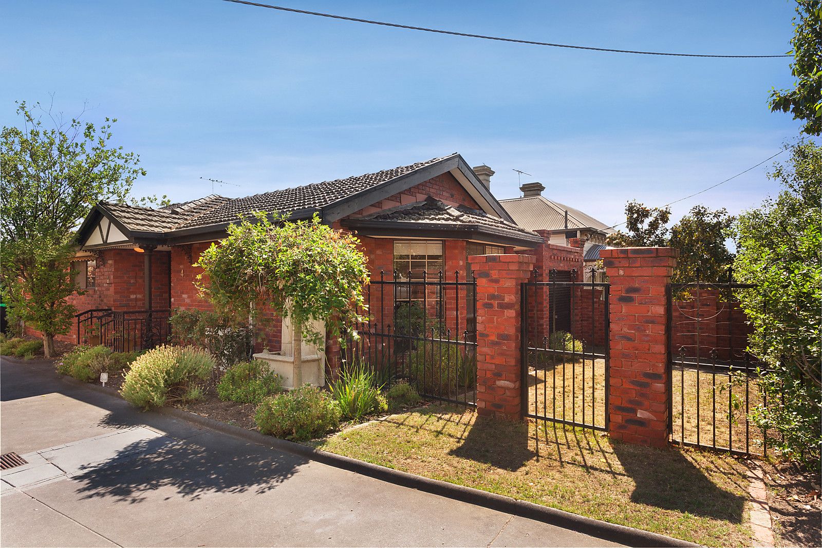 4/6 Tweedside Street, Essendon VIC 3040, Image 0