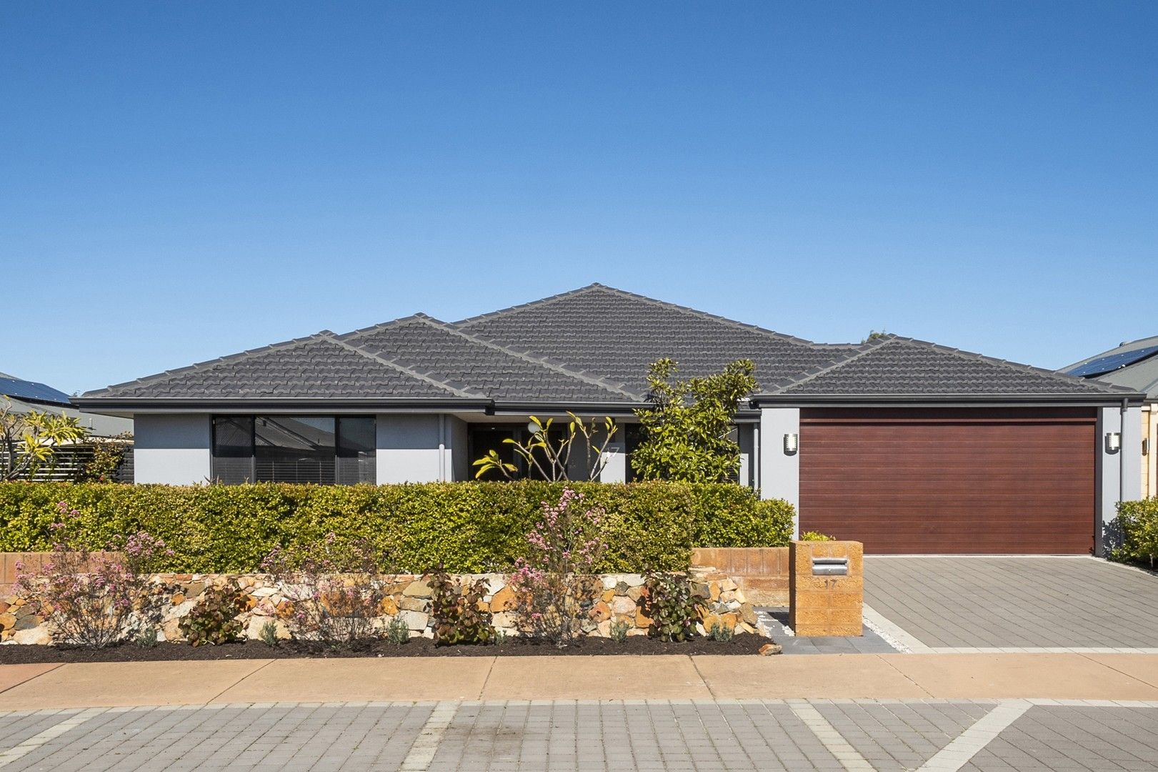 5 bedrooms House in 17 Karridale Vista ELLENBROOK WA, 6069