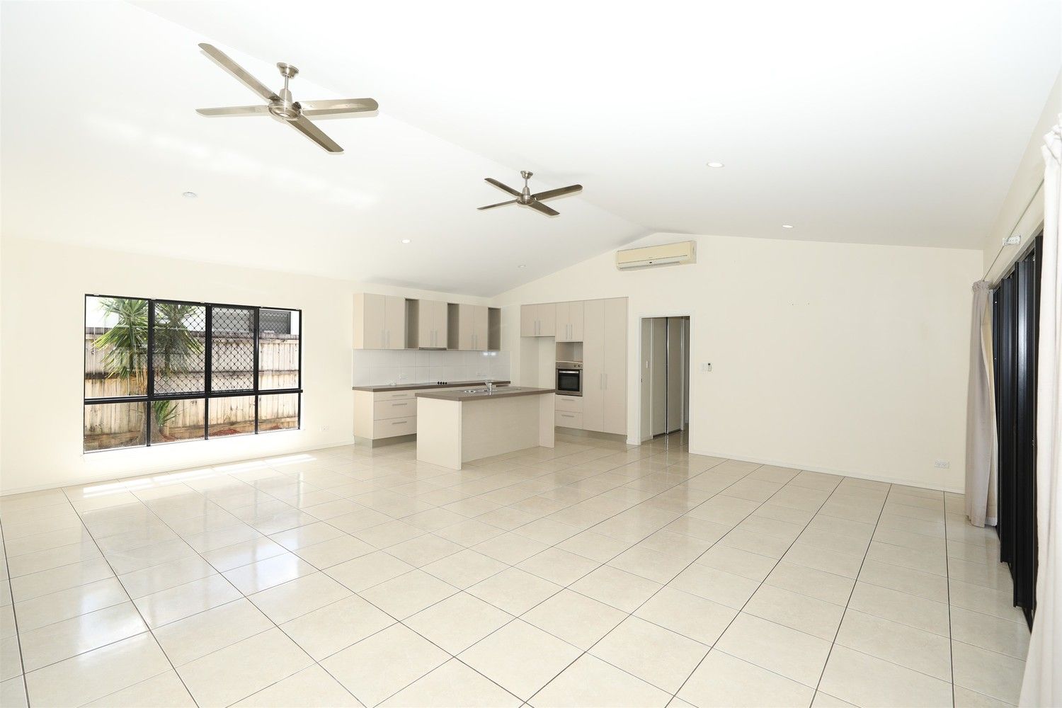 4 bedrooms House in 7 Finniss Crescent BENTLEY PARK QLD, 4869