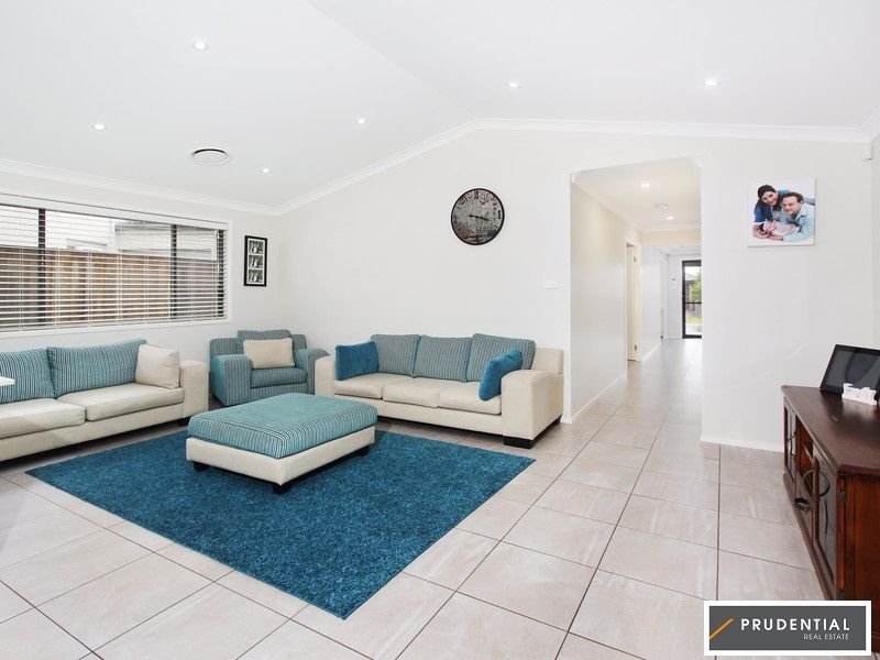 9 Corsair Avenue, Middleton Grange NSW 2171, Image 2