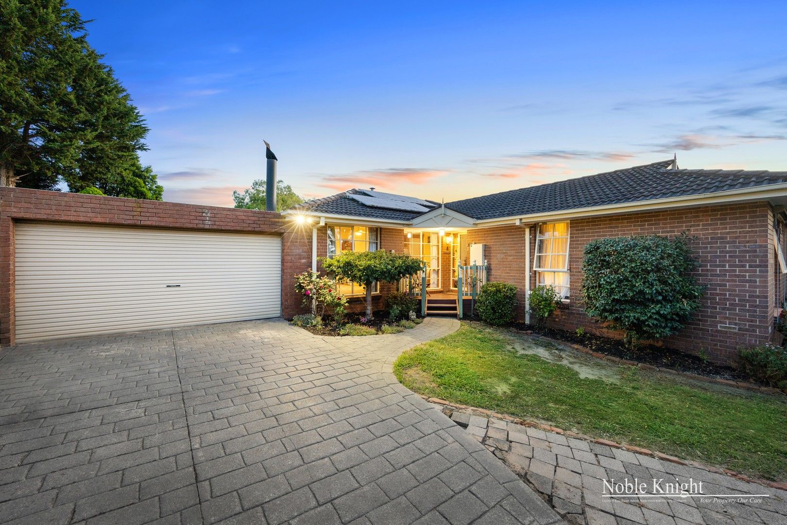 5 bedrooms House in 8 Rachael Drive MOOROOLBARK VIC, 3138