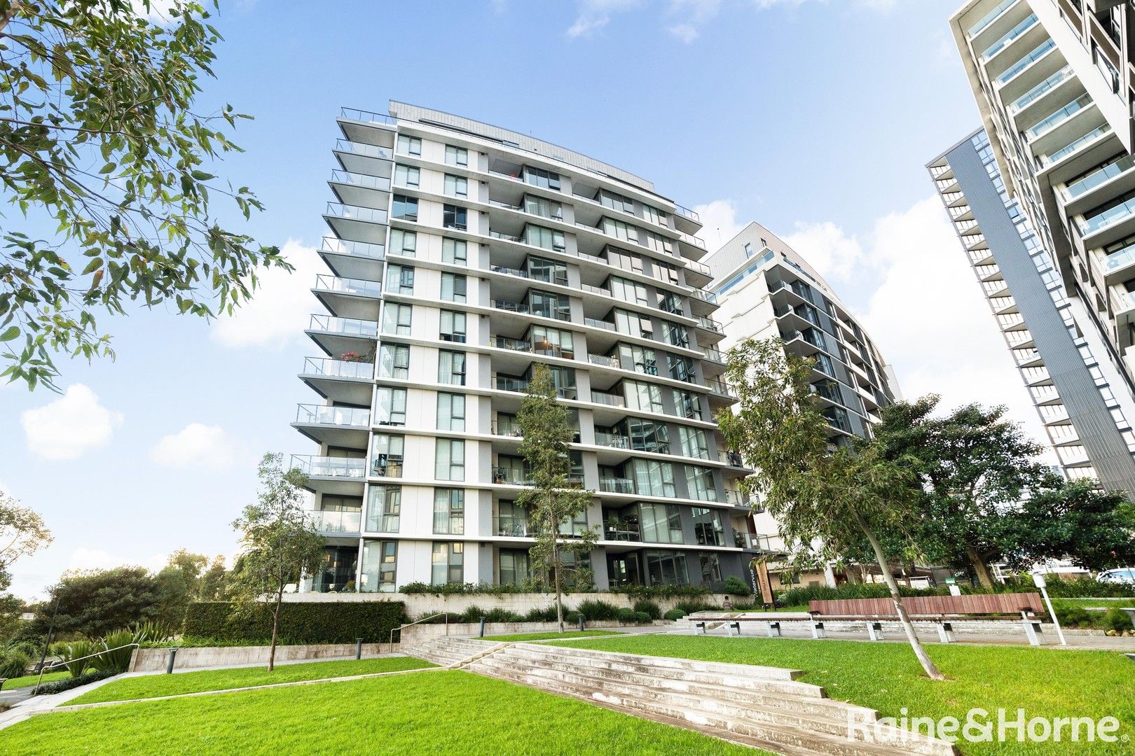 2 bedrooms Apartment / Unit / Flat in 506/20 Brodie Spark Drive WOLLI CREEK NSW, 2205
