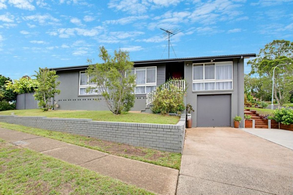 4 bedrooms House in 2 Jarrah Place BRADBURY NSW, 2560