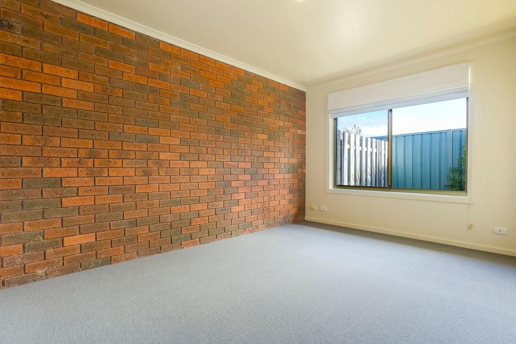 3/3 Castles Crescent, Kyneton VIC 3444, Image 2