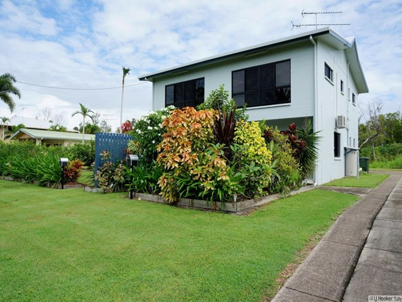 1/117 Taylor Street, Tully Heads QLD 4854