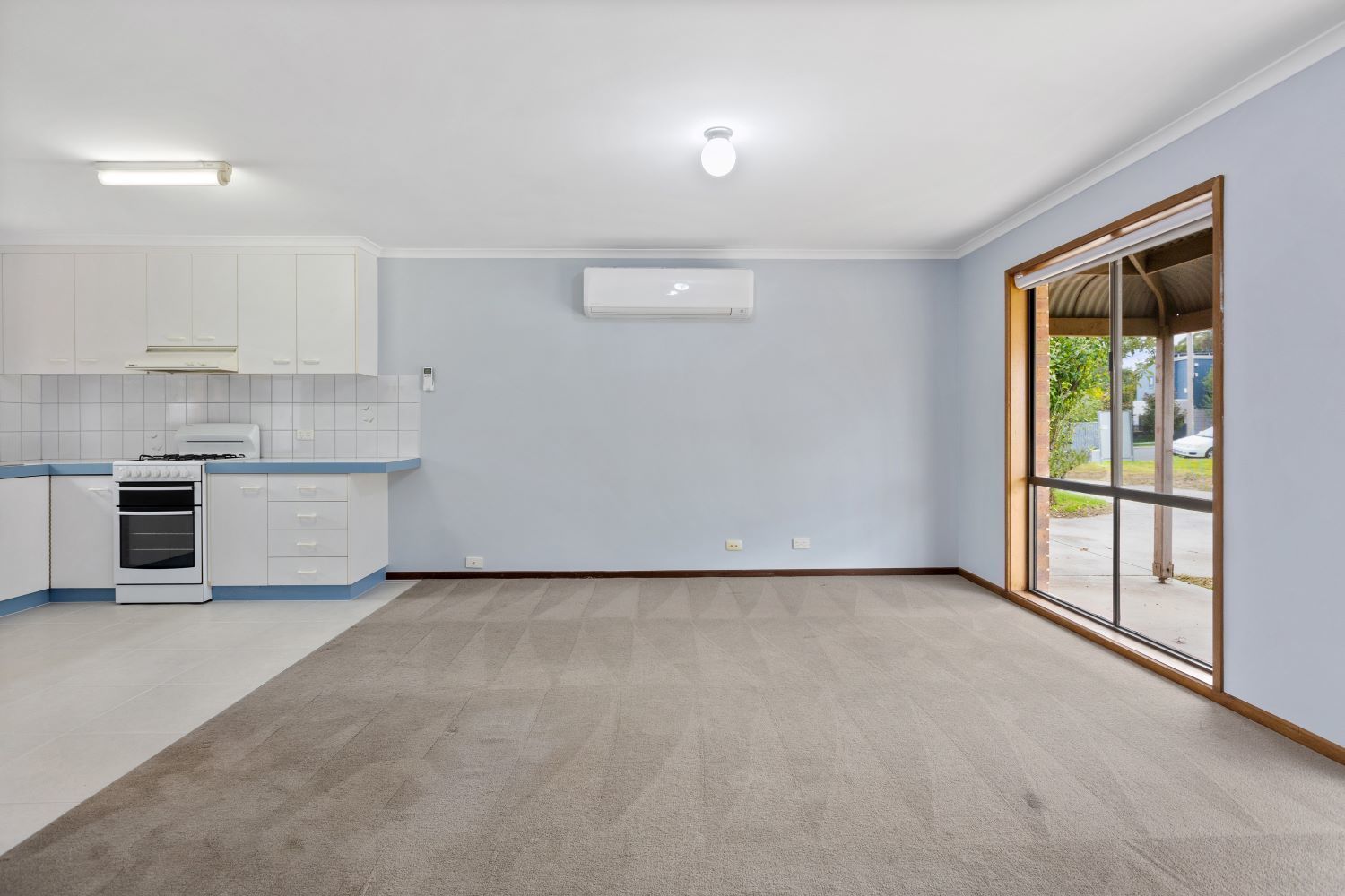 1/2 Towers Street, Flora Hill VIC 3550, Image 2