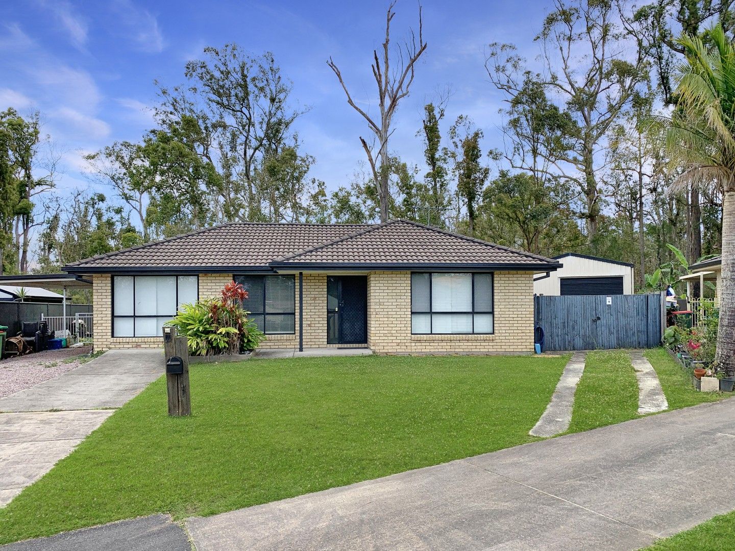 4 bedrooms House in 4 Firth Court LANDSBOROUGH QLD, 4550