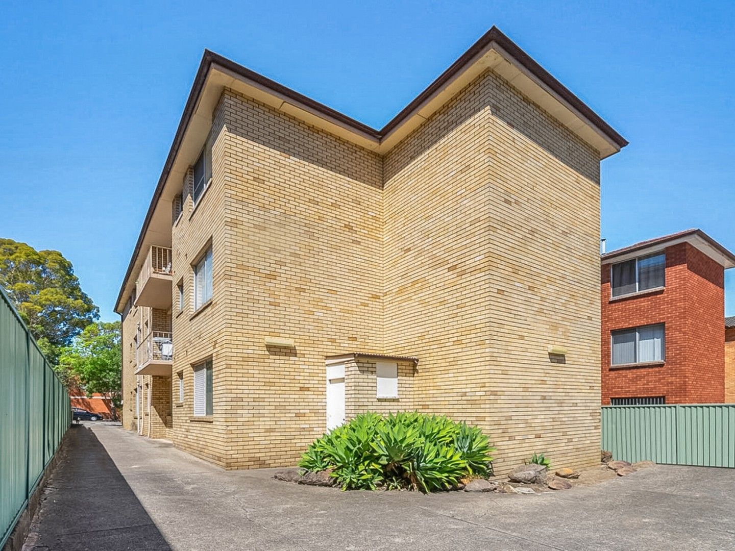 2 bedrooms Apartment / Unit / Flat in 9/20 Wigram Street HARRIS PARK NSW, 2150